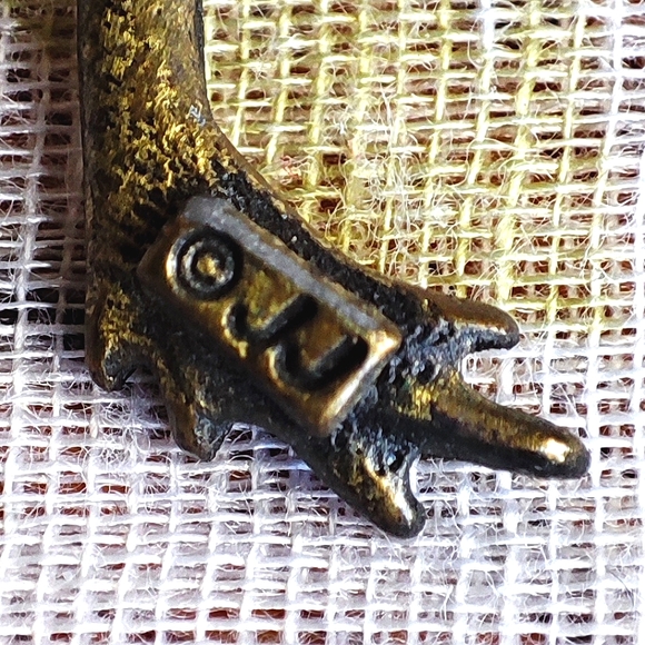 JJ J.J. Jonette Oversized Brass Tone Pierced Statement Earrings Tree Frog Oddity - Picture 4 of 11